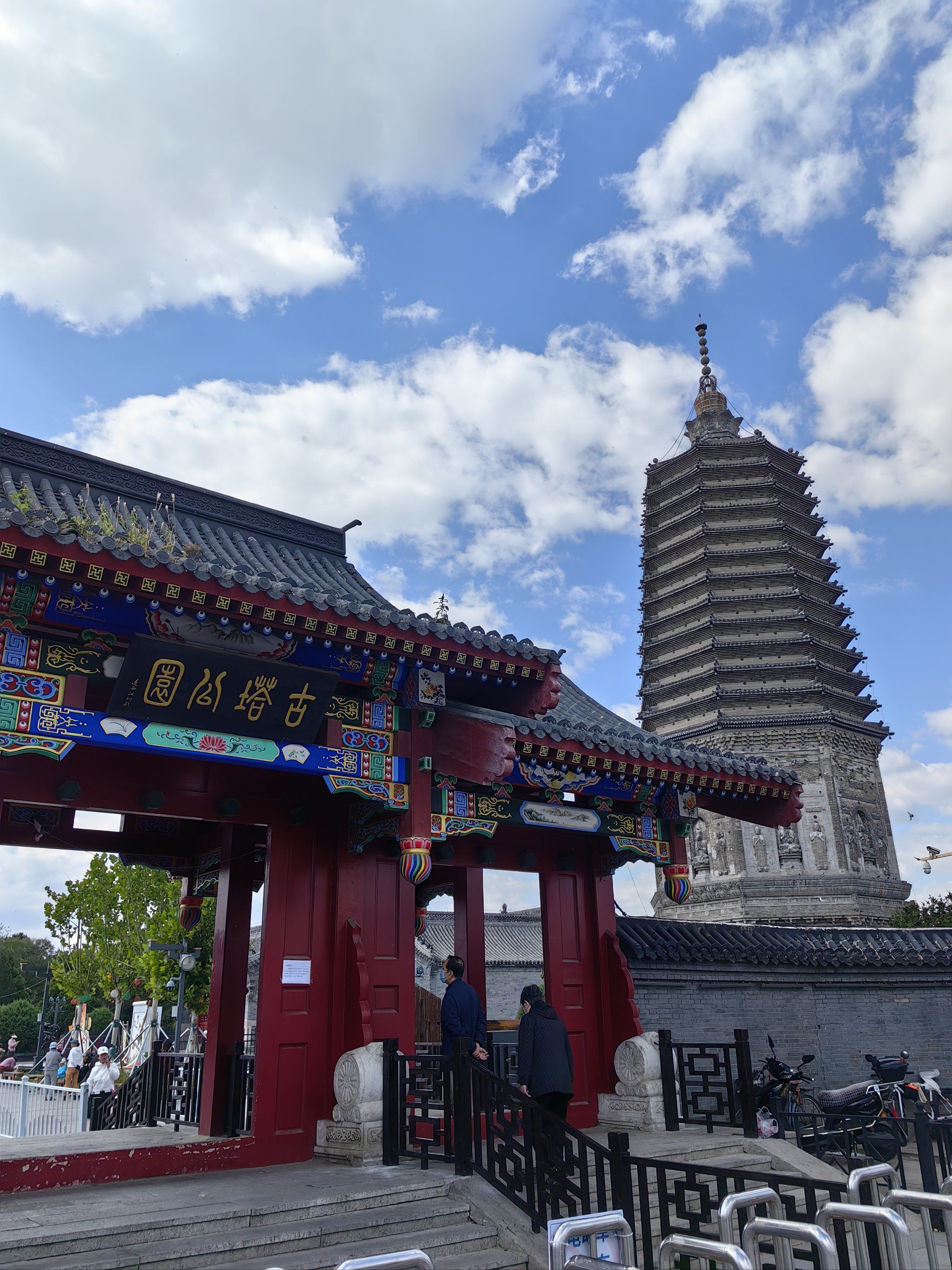 优质作者追光计划#今年国庆去哪玩#湖海季赏味指南
锦州古塔公园