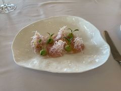 皇帝鱼刺身配牛油果和小红萝卜-Jean Georges