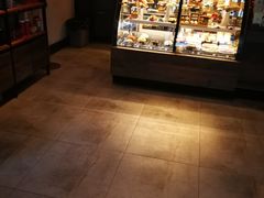 面包甜点陈列柜-星巴克(北京三里屯SOHO一店)