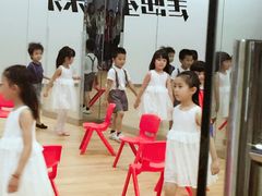 -潮童星少儿模特时尚中心(黄浦博荟广场店)