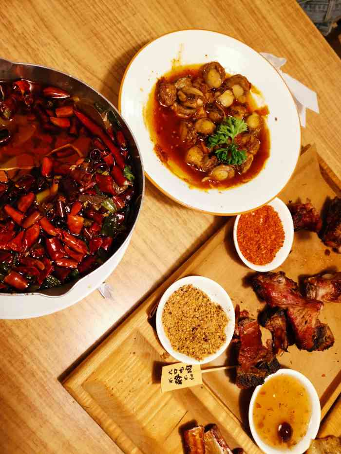 久伴酒食·辣尚烧烤-"门脸小的,我都以为只有两桌～ 没想到,竟.