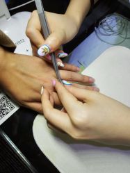 -威德钻石-克拉钻大本营(南京东路店)