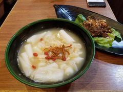 巴東牛肉花膠湯粉皮-班兰叶印尼美食