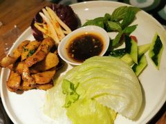 蜜糖炭烧猪颈肉配沙拉-星叶·东南亚料理(宁波万象汇店)