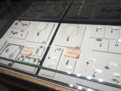 -北京七彩云南翡翠珠宝旗舰店(月坛店)