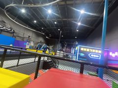 -超时空蹦床团建·VR潮玩运动娱乐·生日派对游乐园(金桥店)