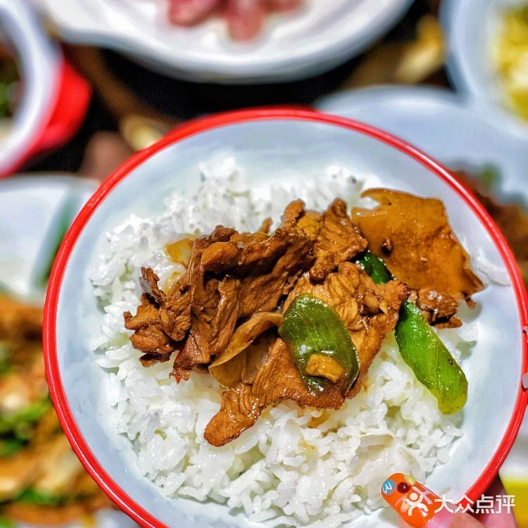 胡子大厨新店来啦！，魔都人气小炒肉，超级下饭