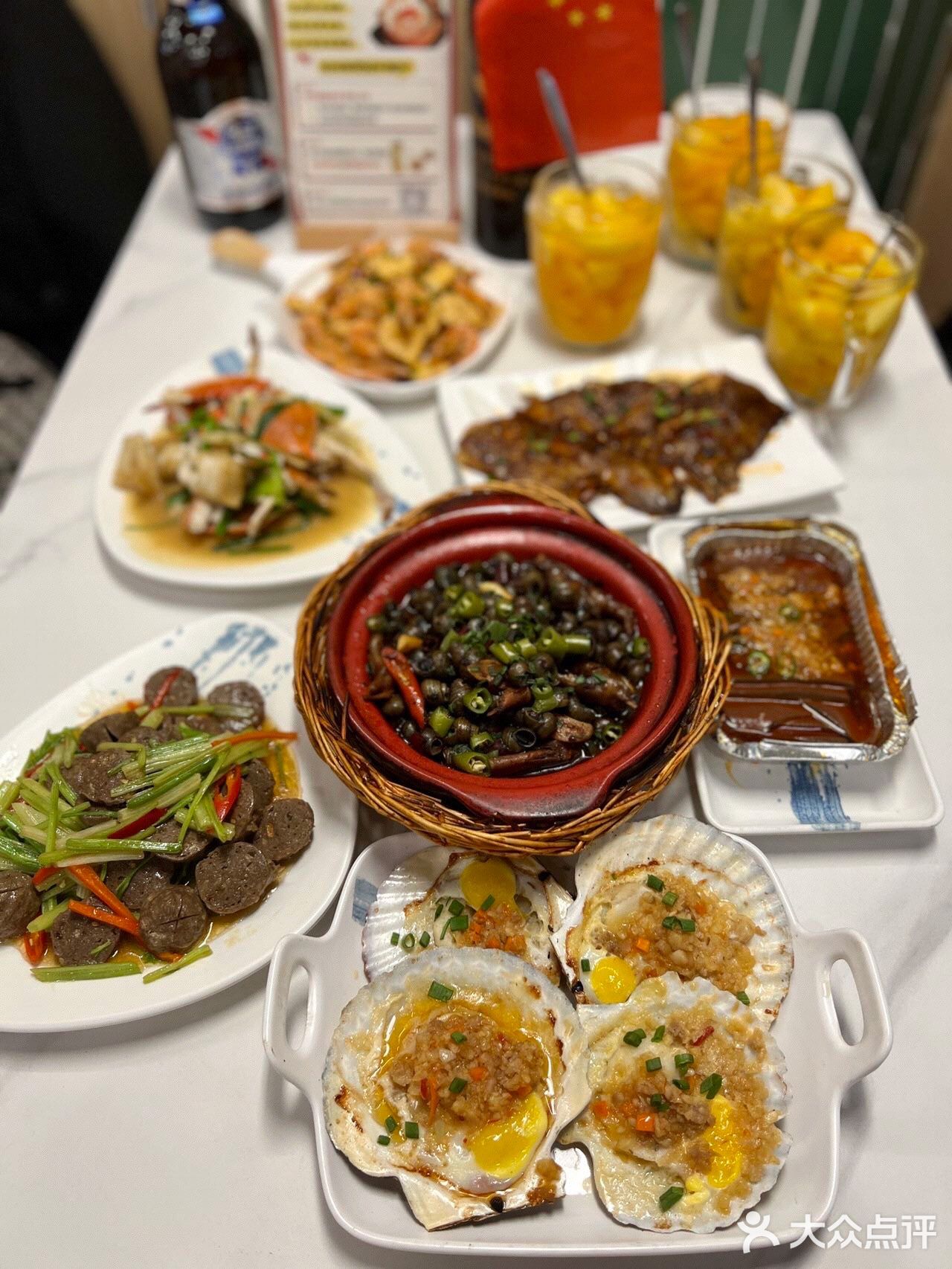 夜宵经常来吃的砂锅粥店，海鲜烤串都挺不错！