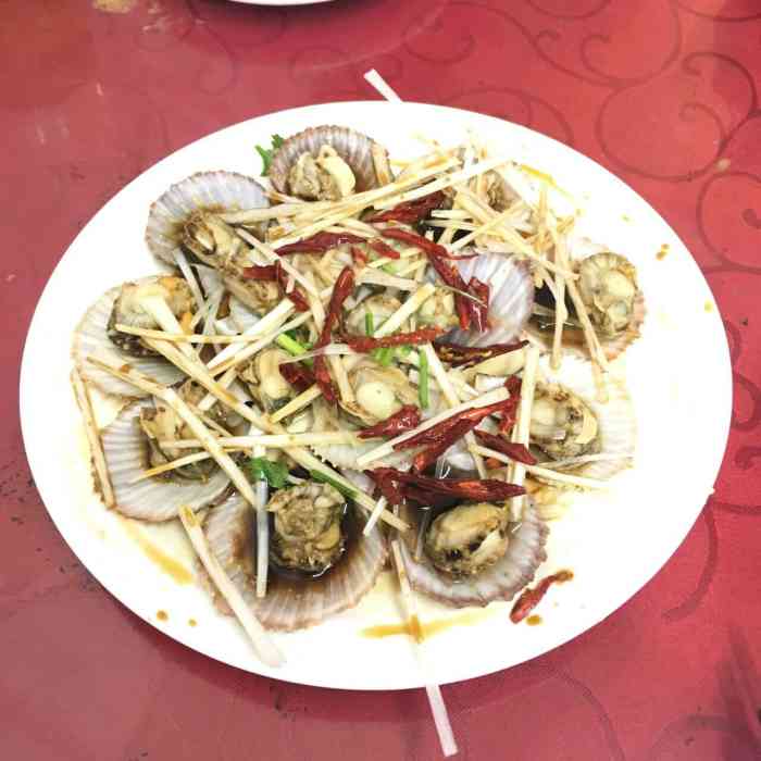 出来就是啤酒街 整条街都是海鲜烧烤之类的大排档