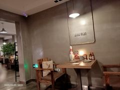 -HIGH FIVE哈福手工汉堡(桂林路店)