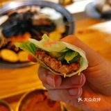 雨天室内吃现烤战斧牛排