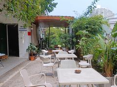 -彳亍咖啡·这里(水湾路店)