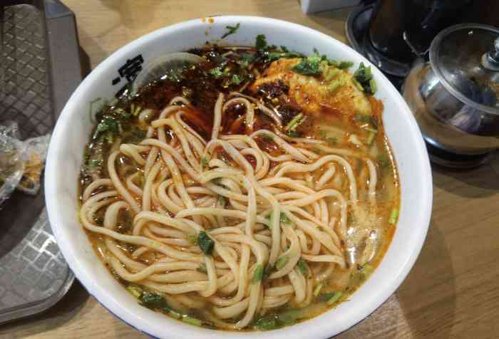 二宽兰州牛肉拉面(高新万达店)-"他家店在颖秀路万达华府东门旁边