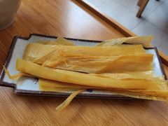 -毛辣果·贵州红酸汤牛肉火锅(西单店)