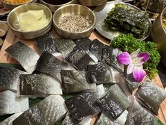 -围炉肉舍•炭烤活鳗•丹东海鲜烤肉(步行街店)