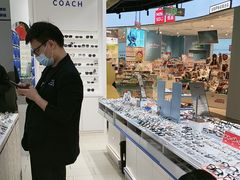 -美式眼镜·授权蔡司.依视路.尼康.豪雅.明月(南翔印象城店)