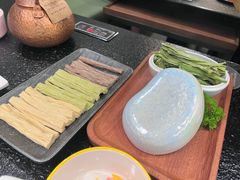 -得意咚瓜·顺德鱼生·冬瓜火锅(深圳首店)