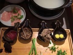 -云海肴·汽锅鸡·云南菜(天山百盛优客店)