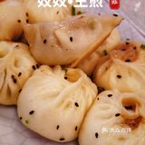 藏在弄堂里🉐人气有点旺环境有点脏的生煎包