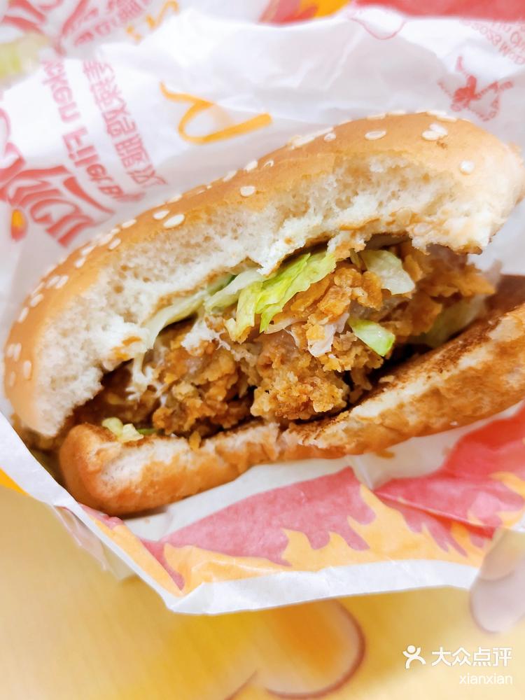 现在的麦辣鸡腿堡也太迷你了