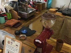 -彳亍咖啡·这里(水湾路店)