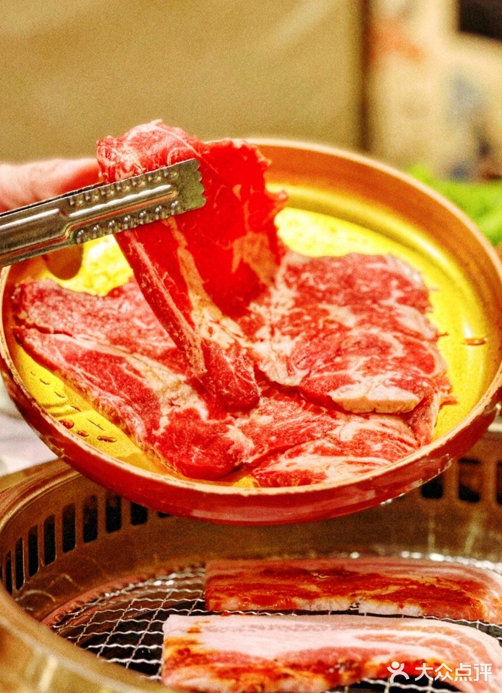 人均不过百，实现和牛烧肉自由，还有帅气小哥帮