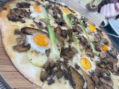 黑松露菌菇披萨-小满Grainkitchen(滨江商业广场店)