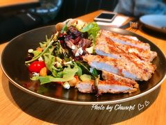 煎山核桃鸡胸肉和菲达芝士沙拉-The Diner X餐厅(青岛万象城店)