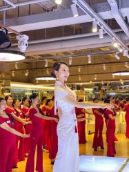 -胡贝儿形体礼仪女子学堂