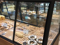 面包甜点陈列柜-Dough&Joe团憩(瑞虹天地月亮湾店)