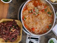 -黄利砖万峰林布依特色酸笋牛肉馆