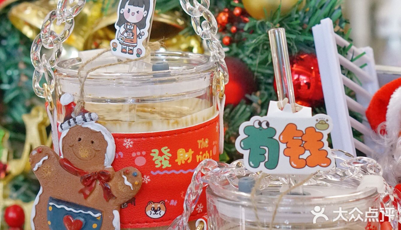 买咖啡送杯子活动超火爆，赶紧的先屯它个100张慢慢喝...