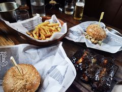 -Ribs & Burgers The Rocks