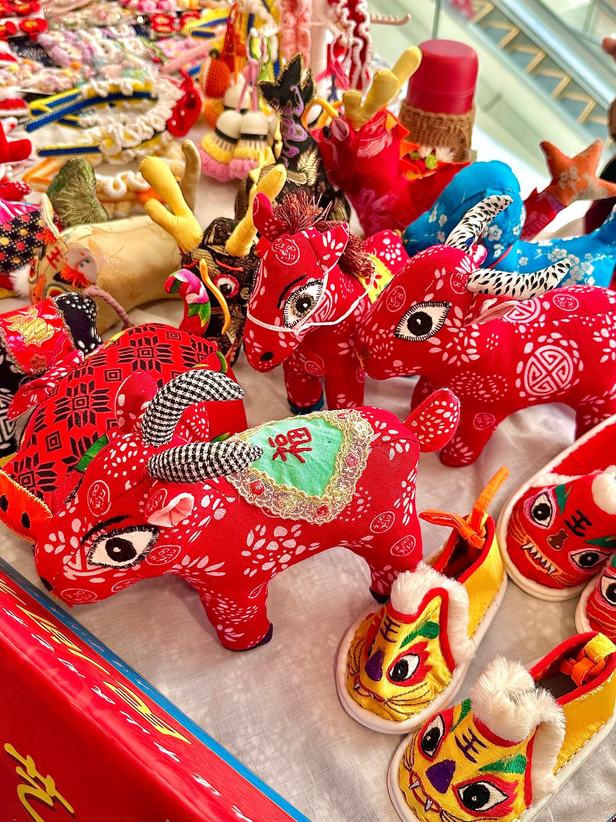 了丰富的新春元素
各种红色元素风搭配陈设
拍照打卡真的好出片!