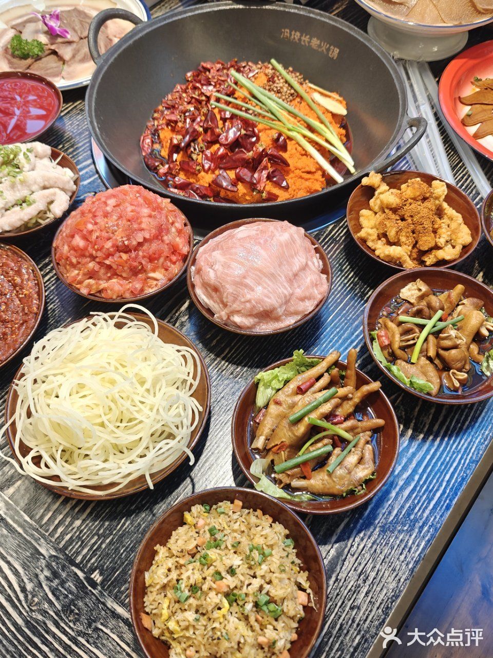 来海口吃火锅啦，色香味俱全