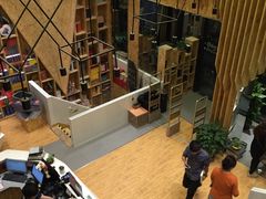 -新华里咖啡书吧(新华书店小寨店)