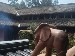 -峨眉山报国寺