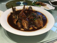 家烧太湖杂鱼-苏州涵园假日酒店花园餐厅