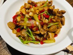 白辣椒炒肥肠-爱碗亭·鲜炒湖南菜(壹城中心店)