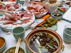 -瓷器口虾滑火锅店