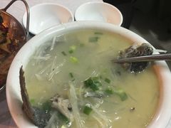 萝卜丝鲫鱼汤-新新湘菜馆(新中街二条店)