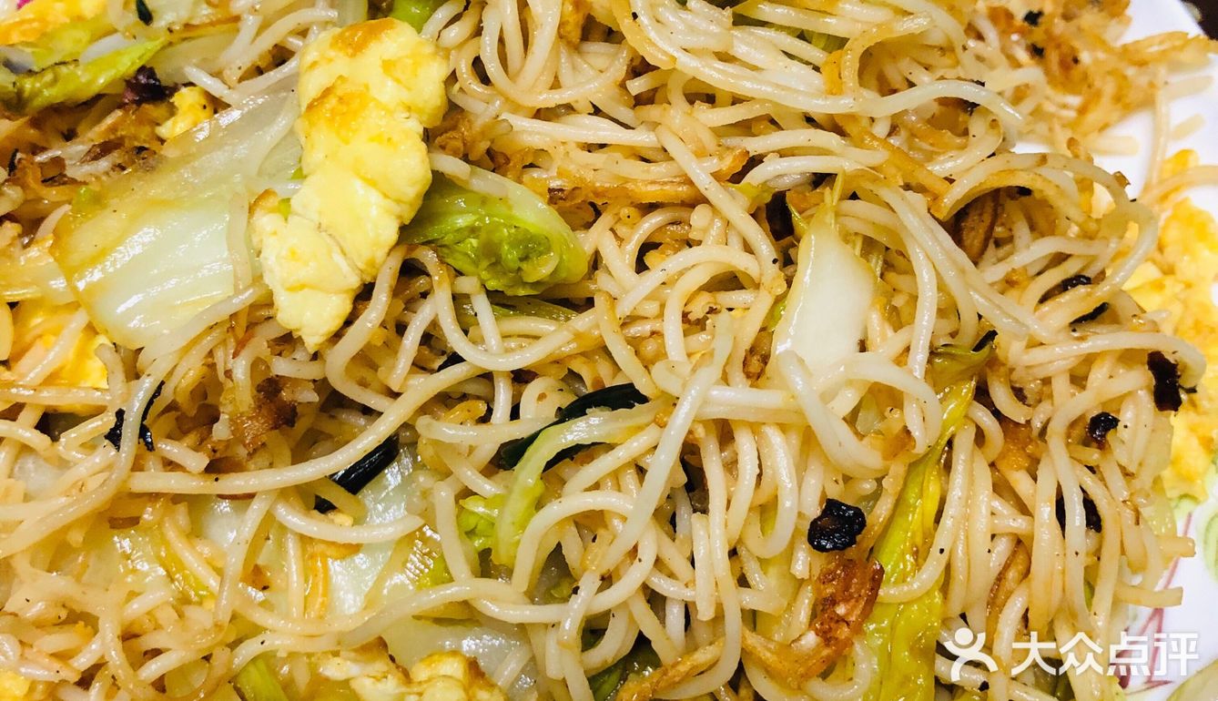 辣椒油 再用筷子搅拌均匀 防止粘锅 就可以出锅了