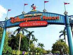 -小镇影院迪士尼小熊Duffy与他的朋友合影地