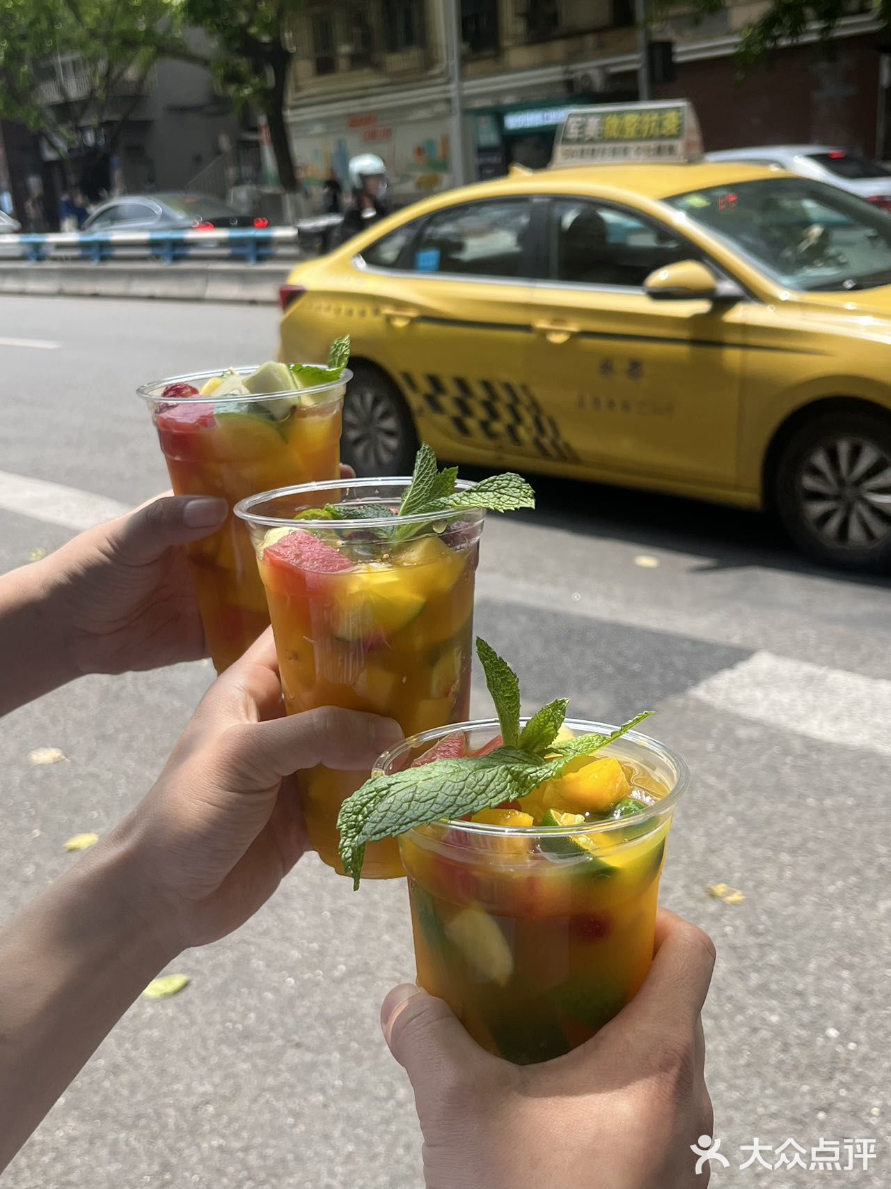 夏天来时代天街一定要冲这家火锅！鲜拌牛肉+冰镇水果捞