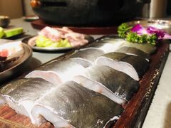 -围炉肉舍•炭烤活鳗•丹东海鲜烤肉(步行街店)