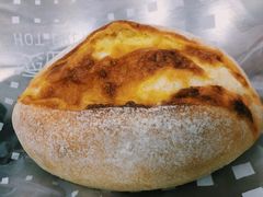 岩烧榴莲乳酪软软包-烫面包·面包烘焙(绿地缤纷城店)