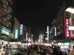 -六合夜市