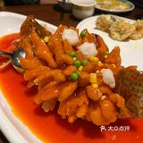 在客堂间里吃饭