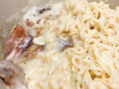 猪颈肉芝士捞公仔面-新记餐厅(香槟大厦店)