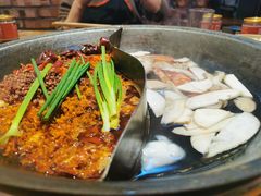 -四小区火锅·巷子里的重庆火锅(花照壁店)